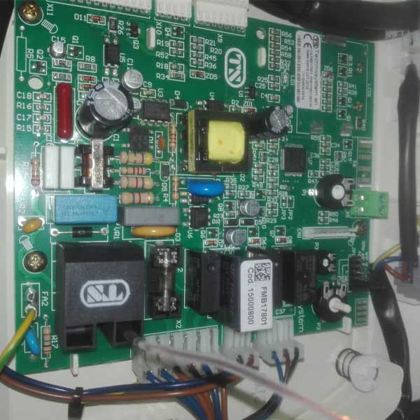 تعمیر انواع برد های کولرگازی و پکیج دیواری در اراک